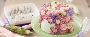 pastel decorado con flores