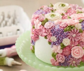 pastel decorado con flores