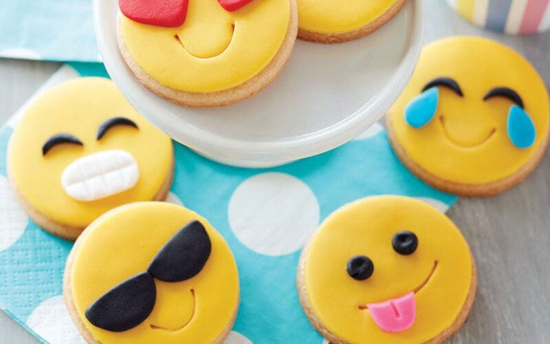 fondant emojis wilton